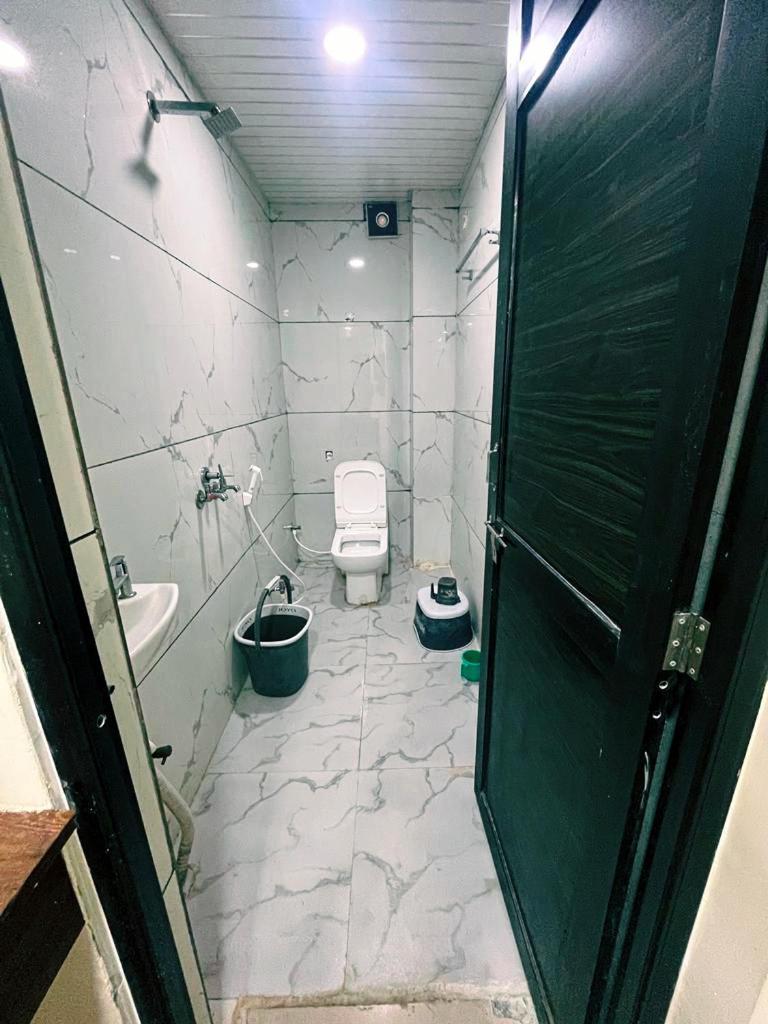 Green Leaf Hotel Uddzsaín Kültér fotó