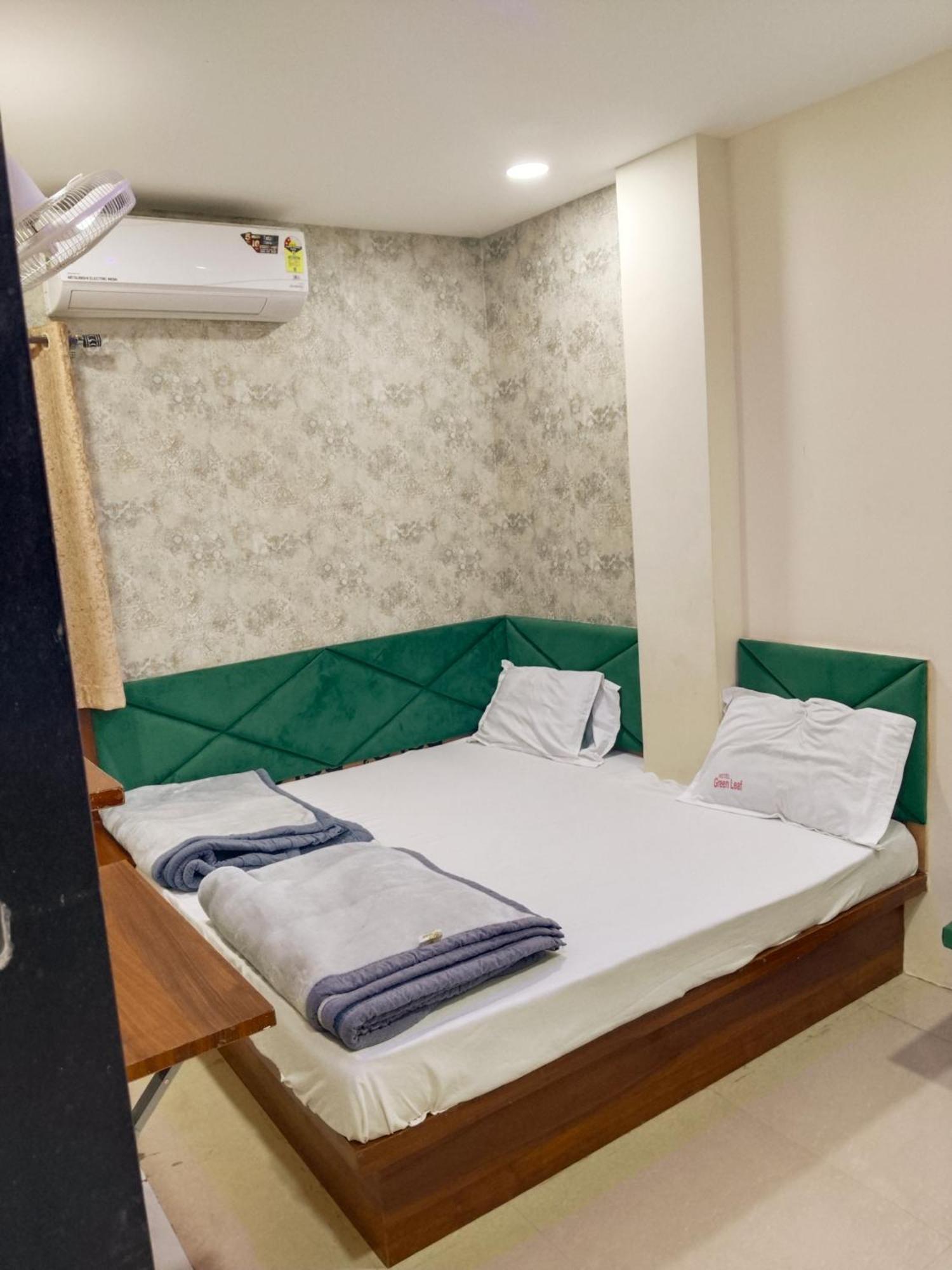 Green Leaf Hotel Uddzsaín Kültér fotó